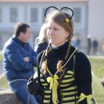 Pískem pochodovaly dvě stovky masek