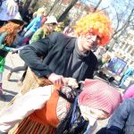 Pískem pochodovaly dvě stovky masek