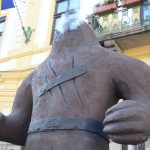 Pískem pochodovaly dvě stovky masek