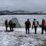 Chtěl projet autem po zamrzlém Lipně. Led nevydržel