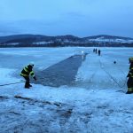Chtěl projet autem po zamrzlém Lipně. Led nevydržel