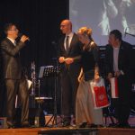 Jaroslav Uhlíř rozezpíval ples Kovosvitu písničkami z pohádek