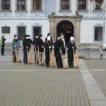 Velikonoční hrkači dělají rámus v ulicích. Je Velký pátek