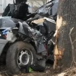 Tragická nehoda: Řidič narazil do stromu, spolujezdec nepřežil