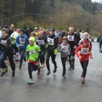 Velikonoční běh: Závod okolo Harrachovky přilákal více než sto běžců