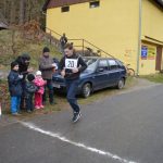 Velikonoční běh: Závod okolo Harrachovky přilákal více než sto běžců