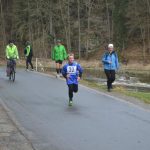 Velikonoční běh: Závod okolo Harrachovky přilákal více než sto běžců