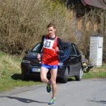 Velikonoční běh: Závod okolo Harrachovky přilákal více než sto běžců