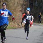 Velikonoční běh: Závod okolo Harrachovky přilákal více než sto běžců