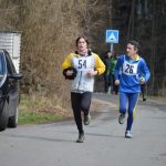 Velikonoční běh: Závod okolo Harrachovky přilákal více než sto běžců