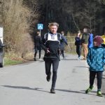 Velikonoční běh: Závod okolo Harrachovky přilákal více než sto běžců
