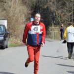 Velikonoční běh: Závod okolo Harrachovky přilákal více než sto běžců