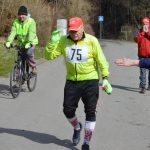 Velikonoční běh: Závod okolo Harrachovky přilákal více než sto běžců