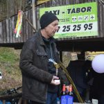 Velikonoční běh: Závod okolo Harrachovky přilákal více než sto běžců