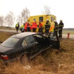 Po nehodě u Hodušína zůstali v autě zaklínění lidé