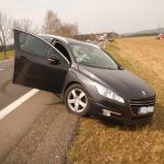 Po nehodě u Hodušína zůstali v autě zaklínění lidé