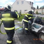 U Bálkovy Lhoty hořelo auto plné dětí. Závada byla na výfuku