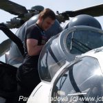 Na letiště proudily davy za vojenskou technikou