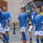 Fotbalisté Vodňan oslavili postup koupelí v kašně