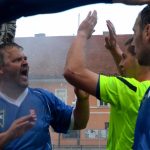 Fotbalisté Vodňan oslavili postup koupelí v kašně