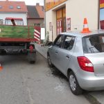 Starší řidič srazil dva chodce na chodníku v Protivíně