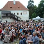 Glen Hansard koncertoval na nádvoří kláštera v Milevsku