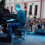 Glen Hansard koncertoval na nádvoří kláštera v Milevsku