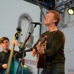 Glen Hansard koncertoval na nádvoří kláštera v Milevsku
