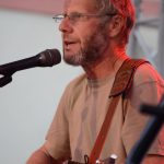 Glen Hansard koncertoval na nádvoří kláštera v Milevsku