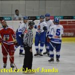 Lední hokej: Nepovedený úvod napravili kohouti gólovou smrští v závěru