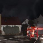 Včera večer vzplanuly střechy hospodařských stavení v Malenicích
