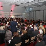 Jihočeské divadlo vzalo diváky v pátek na utajený koncert do leteckého hangáru