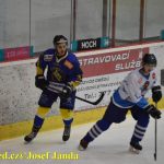 Liga juniorů: Hradecký balvan odvalili kohouti až po nájezdech. Začátek třetí části zdržela rolba