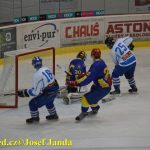 Liga juniorů: Hradecký balvan odvalili kohouti až po nájezdech. Začátek třetí části zdržela rolba