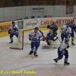 Liga juniorů: Hradecký balvan odvalili kohouti až po nájezdech. Začátek třetí části zdržela rolba