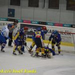 Liga juniorů: Hradecký balvan odvalili kohouti až po nájezdech. Začátek třetí části zdržela rolba
