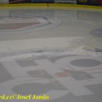 Liga juniorů: Hradecký balvan odvalili kohouti až po nájezdech. Začátek třetí části zdržela rolba