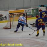 Liga juniorů: Hradecký balvan odvalili kohouti až po nájezdech. Začátek třetí části zdržela rolba