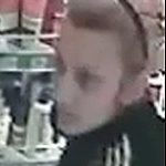 Policie vyšetřuje krádež zboží v krumlovské drogerii a hledá důležité svědky