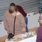 Burza minerálů se přesunula do sportovní haly