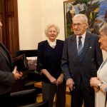 Devět významných osobností dostalo medaile za statečnost a zásluhy