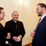 Devět významných osobností dostalo medaile za statečnost a zásluhy