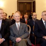 Devět významných osobností dostalo medaile za statečnost a zásluhy