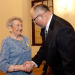 Devět významných osobností dostalo medaile za statečnost a zásluhy