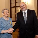 Devět významných osobností dostalo medaile za statečnost a zásluhy