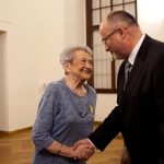 Devět významných osobností dostalo medaile za statečnost a zásluhy