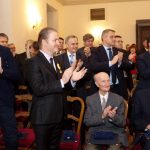Devět významných osobností dostalo medaile za statečnost a zásluhy