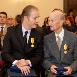 Devět významných osobností dostalo medaile za statečnost a zásluhy