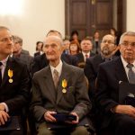 Devět významných osobností dostalo medaile za statečnost a zásluhy