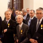 Devět významných osobností dostalo medaile za statečnost a zásluhy